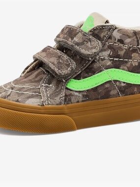Kids Camouflage Sneaker with glow in the dark Green Accent